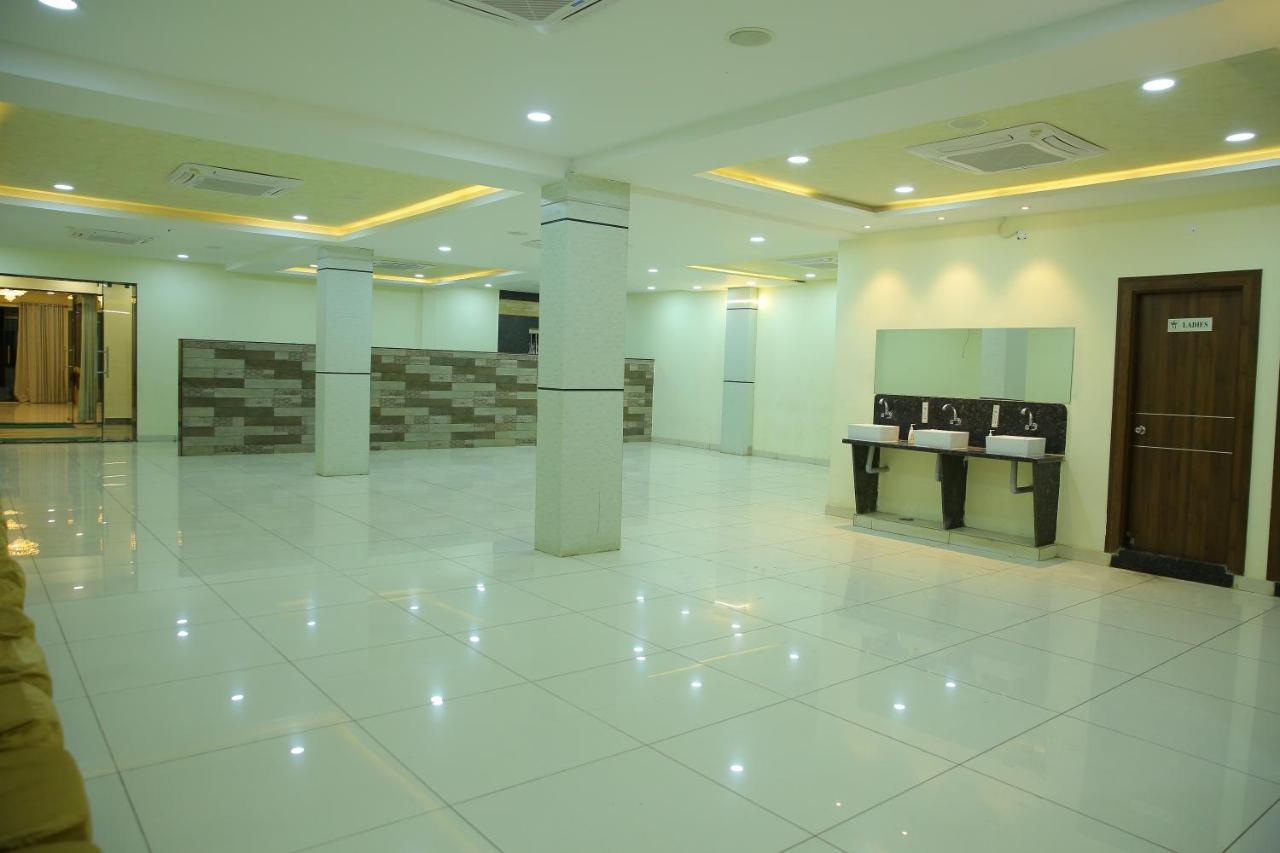 Hotel Maruthi Inn Nirmal  Ngoại thất bức ảnh