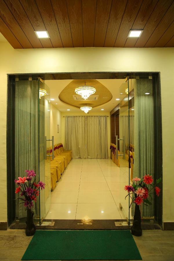 Hotel Maruthi Inn Nirmal  Ngoại thất bức ảnh