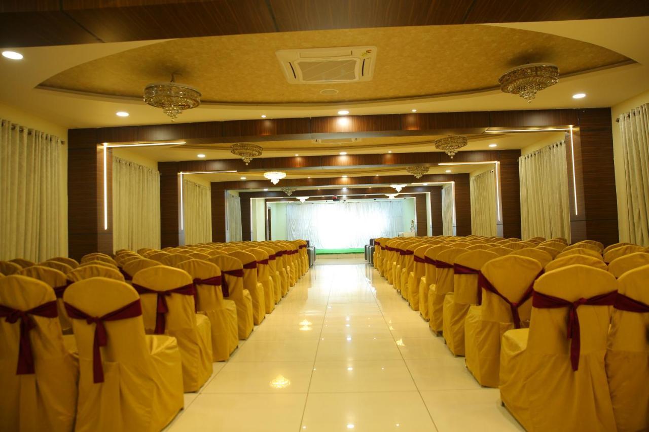 Hotel Maruthi Inn Nirmal  Ngoại thất bức ảnh