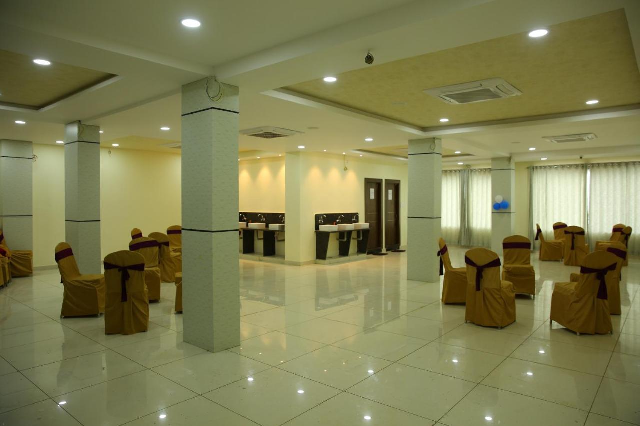 Hotel Maruthi Inn Nirmal  Ngoại thất bức ảnh