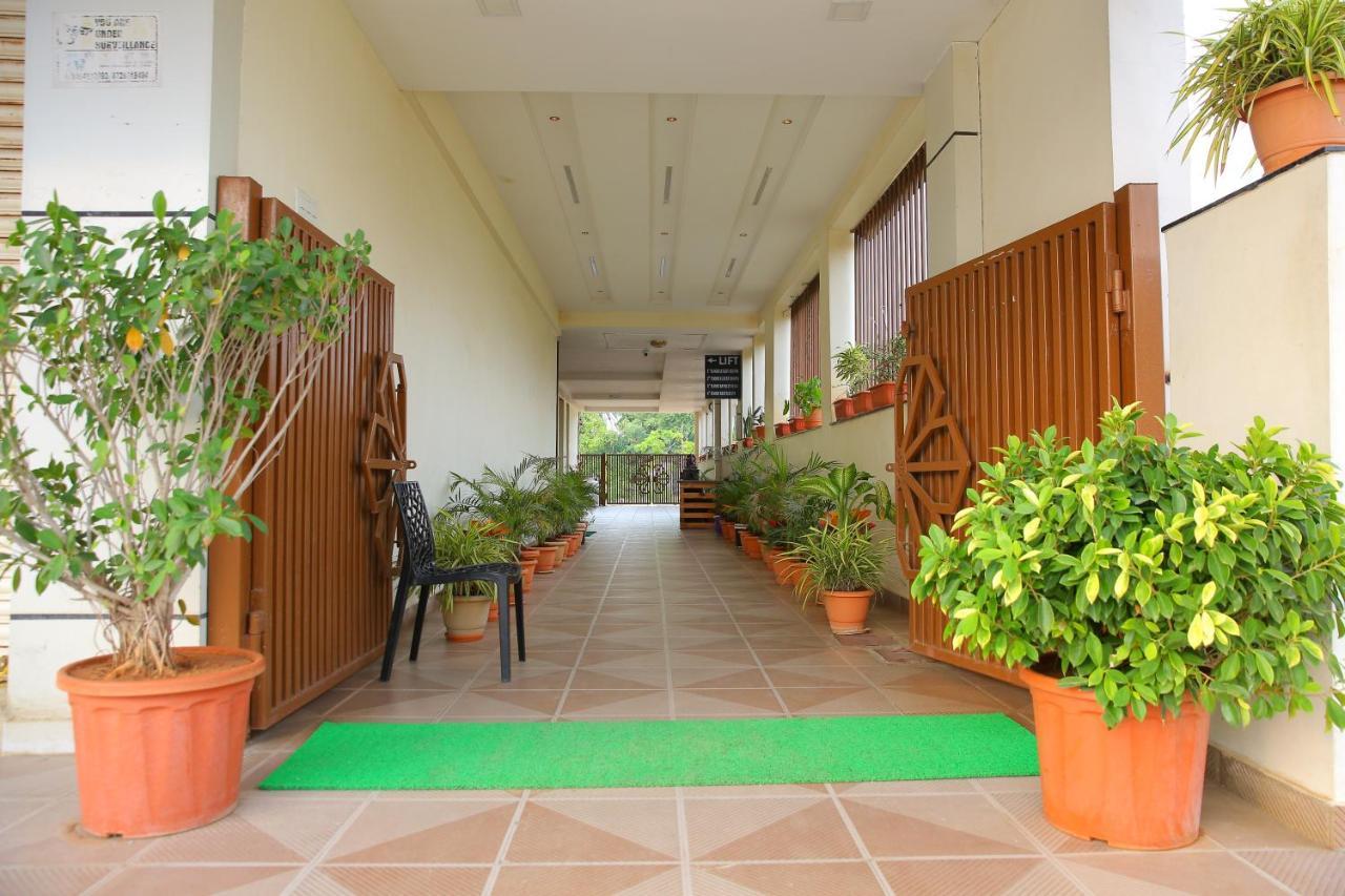 Hotel Maruthi Inn Nirmal  Ngoại thất bức ảnh